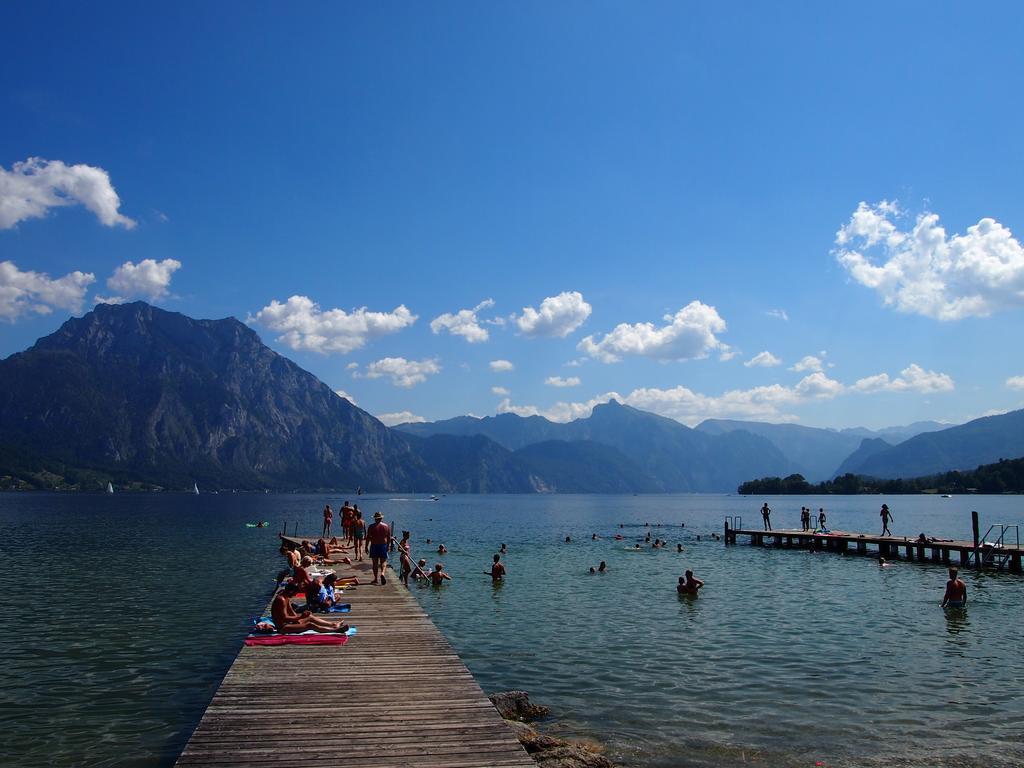 Apartment Schlosspark Am Traunsee Altmünster Rum bild
